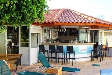 Albatross Studios & Apartments