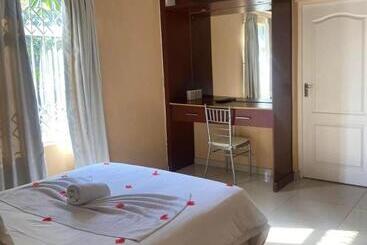 דירה Bentley Guesthouse