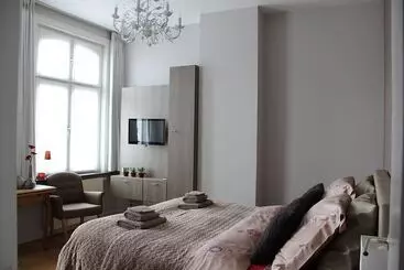 B&b @ Room's