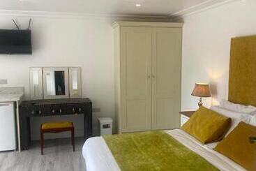 Bed & Breakfast St Columbs House