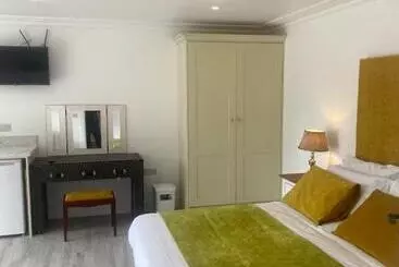 Bed and Breakfast St Columbs House