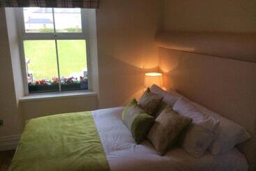 مبيت وإفطار St Columbs House