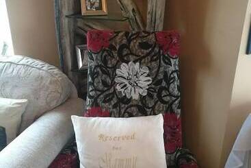 تختخواب و صبحانه Walkers Nest