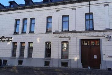 호스텔 Auberge De Jeunesse De Tournai