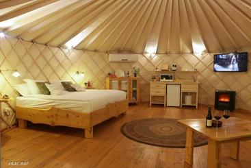 Aamiaismajoitus (B&B) Helios Luxury Suites