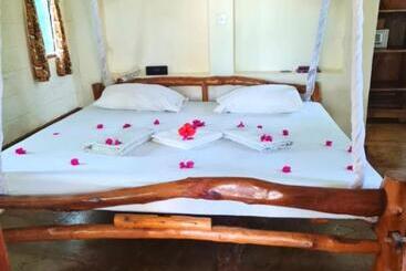 Hotelli African Dream Cottages   Diani Beach