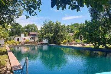 فندق Bohemiaz Resort And Spa Kampot