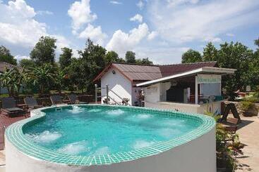 Hotel Bohemiaz Resort And Spa Kampot