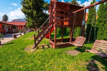 ベッドアンドブレックファースト Boglárka Panzió   étterem