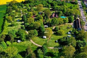 مبيت وإفطار Romantik Camping és Panzió