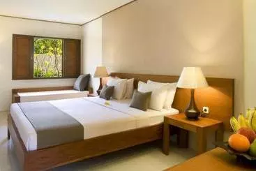 Otel Nyiur Indah Beach