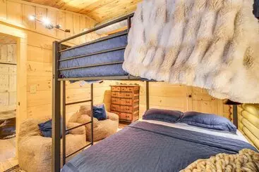 コテージ Cozy Sevierville Cabin W/ Hot Tub & Game Room!
