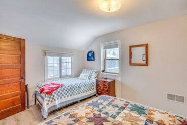 بيت ريفى Family Friendly Lake Waubesa Home: Boat + Swim!