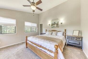 کلبه Alto Retreat W/ Wraparound Deck & Game Room!