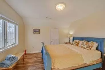 コテージ Burnsville Retreat W/ Hot Tub & Mountain Views!