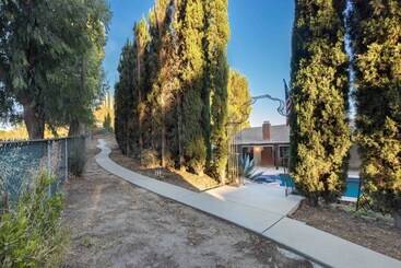 کلبه Colven By Avantstay Pool + Spa Near Golf Course