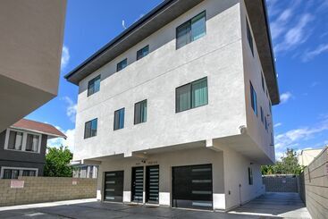 کلبه Downtown Darling By Avantstay Rooftop Deck, View