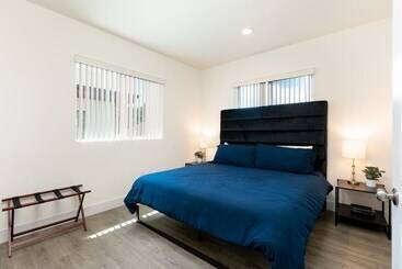 کلبه Downtown Darling By Avantstay Rooftop Deck, View