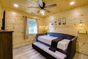 بيت ريفى Gatlinburg Cabin W/ Game Room, Hot Tub & Mtn Views