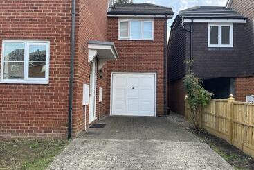 Residència Detached Luxe House In Ashford With Hot Tub