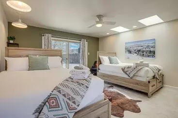 コテージ Taos Home W/ Private Hot Tub, Sauna & Gas Grill!