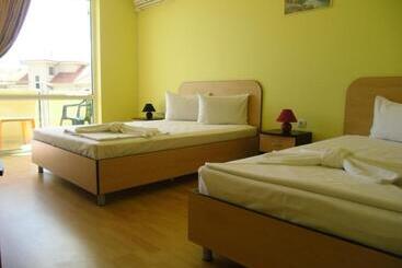 בית מלון כפרי Anelia Family