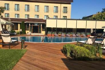 בית מלון כפרי Perperikon