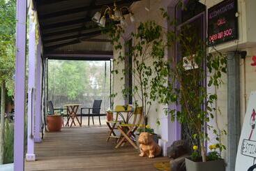 فندق على الطريق Suites On Avon