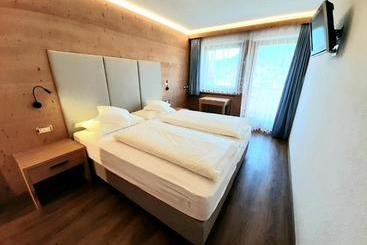 فندق Garnì Lasteis B&b   Apartments