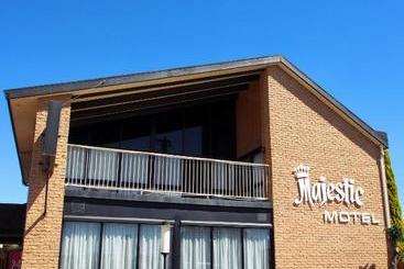 Majestic Motel