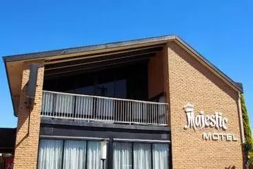 Majestic Motel