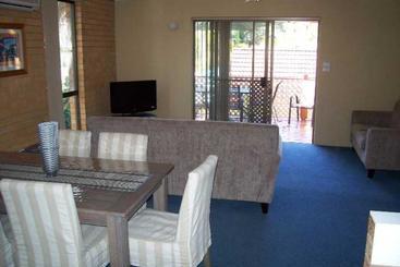 مُتل Tropic Oasis