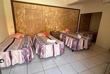 Hotel Hostal Las Garzas