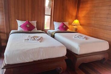 Pensió Samui Wooden Bungalow