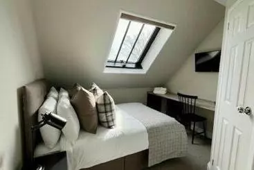 هتل The Pavilion Bisley