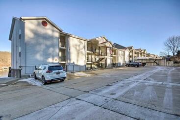 Huoneistohotelli Waterfront Condo With Boat Slip!