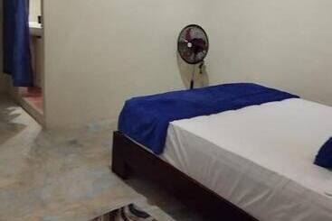 تختخواب و صبحانه Hotal Raysa Y Alejandro