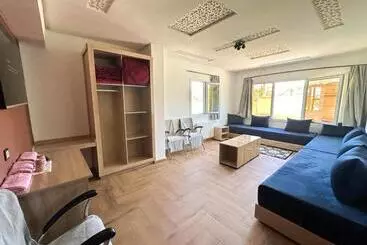 Hotelli Auberge Jomana Park