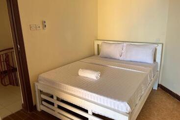 Hotel The Penthouse Beachfront