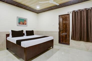 Super Hotel O Varanasi Near Banaras Junction