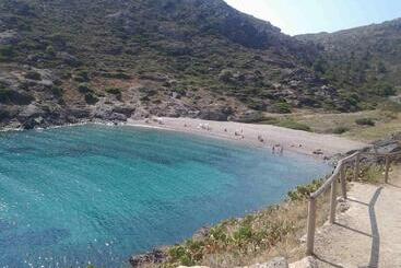 Pensjonat Cap De Creus : Bungalow, Jardin Y Vista Al Mar