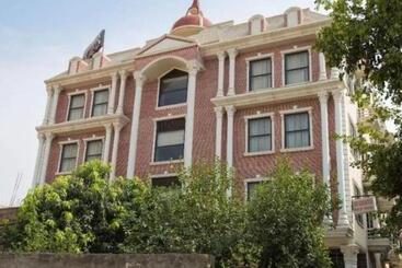 Hotel Vedanta   Near Medanta  The Medicity Gurgaon