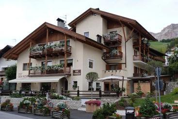 مبيت وإفطار Chalet Ciasa Alexander