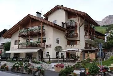 Aamiaismajoitus (B&B) Chalet Ciasa Alexander