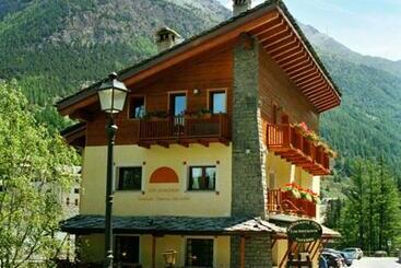 هتل Affittacamere Lou Ressignon