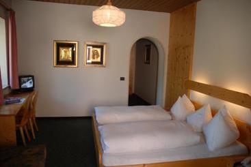 هتل B&b Gasthof Zur Linde