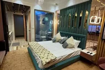Pensione Deluxe Guest House