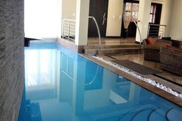 پانسیون Palazzo Gardens  Self Catering Guesthouse