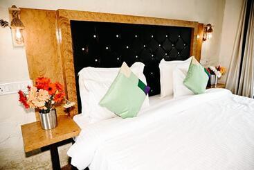 Hotel Corbett Tiger Retreat By First Crown