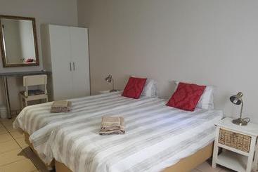 تختخواب و صبحانه Emerald Bed&breakfast